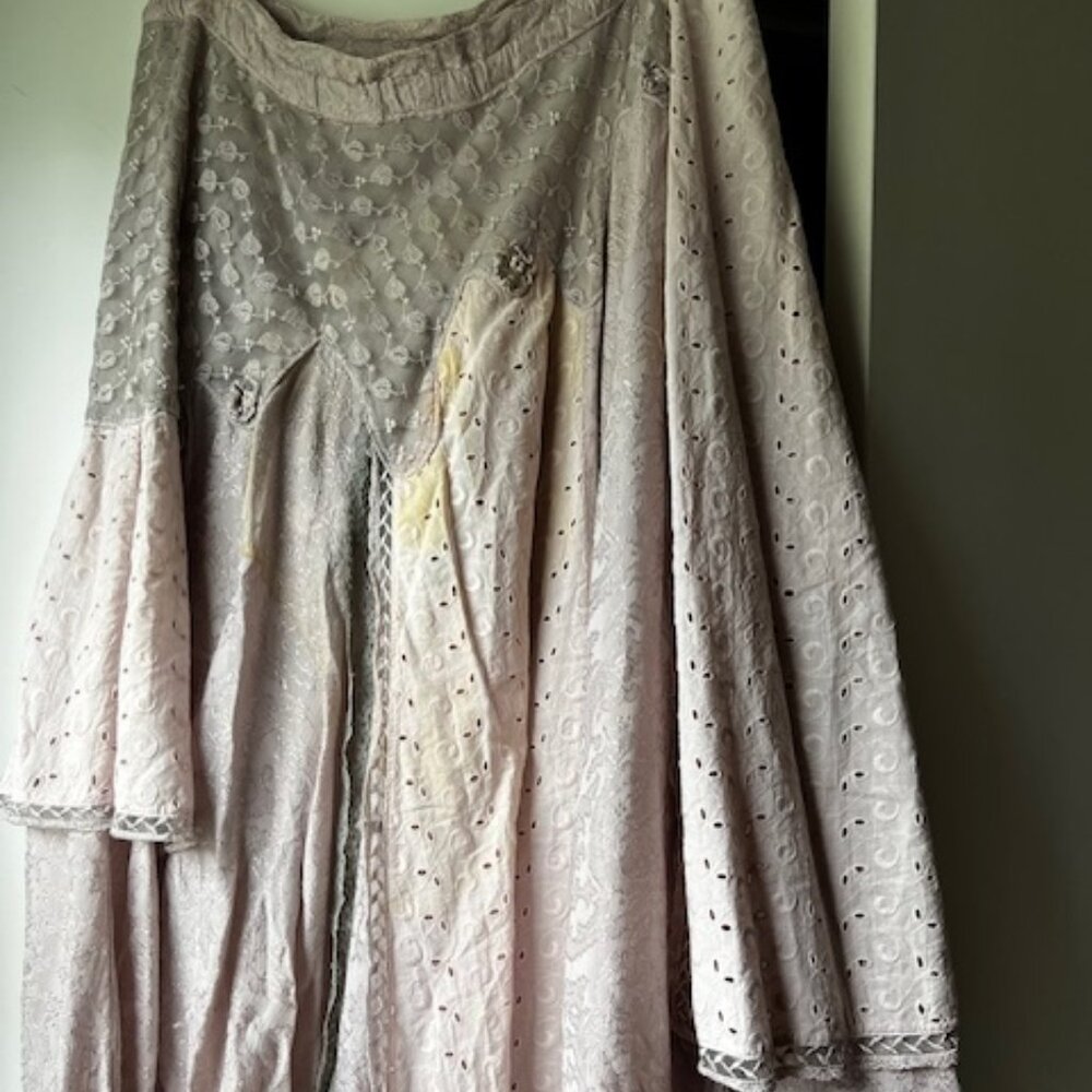 Beautiful light beige skirt made in Italy from Modelle